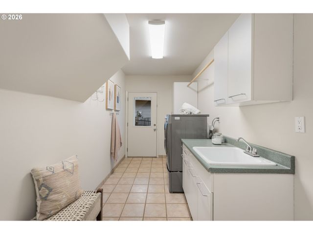 10203 Nw ENGLEMAN St, Portland, OR 97229