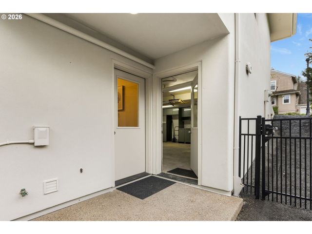 10203 Nw ENGLEMAN St, Portland, OR 97229