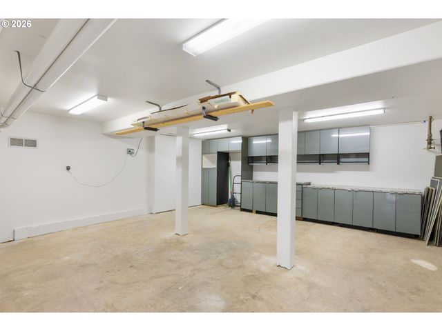 10203 Nw ENGLEMAN St, Portland, OR 97229