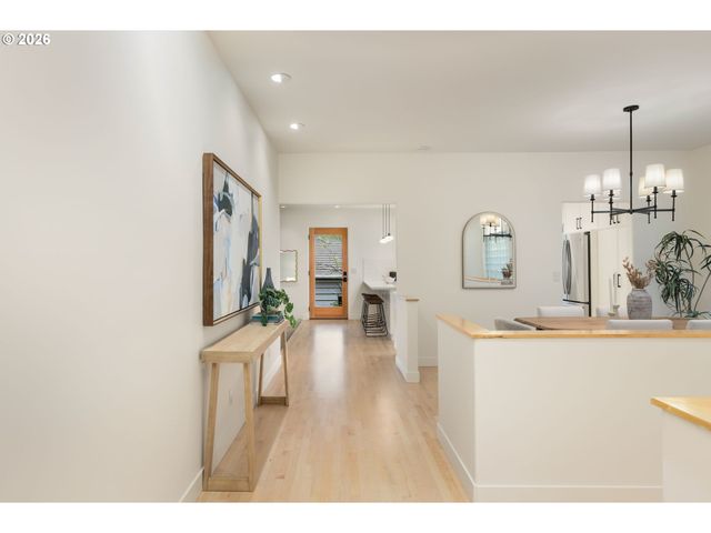 10203 Nw ENGLEMAN St, Portland, OR 97229