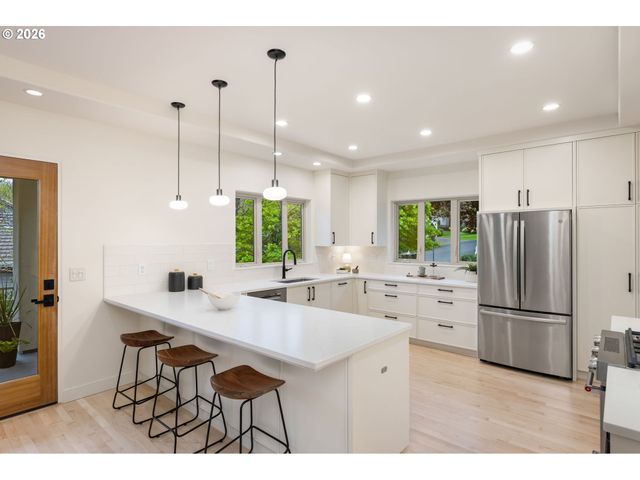 10203 Nw ENGLEMAN St, Portland, OR 97229