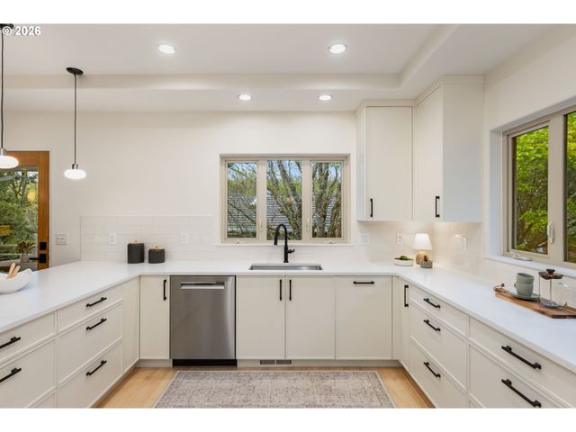 10203 Nw ENGLEMAN St, Portland, OR 97229