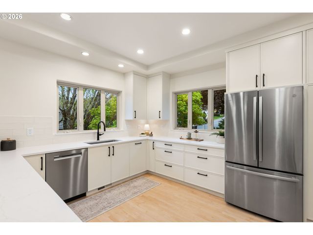 10203 Nw ENGLEMAN St, Portland, OR 97229