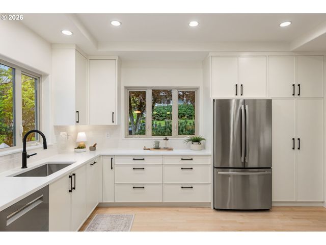 10203 Nw ENGLEMAN St, Portland, OR 97229