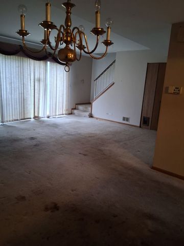 114 W 67th Street, Westmont, IL 60559