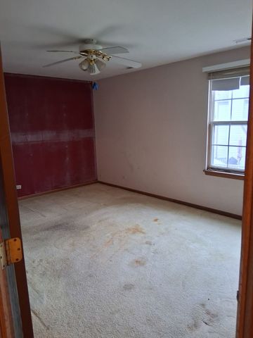 114 W 67th Street, Westmont, IL 60559