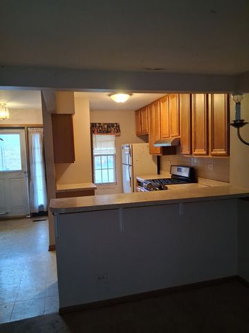 114 W 67th Street, Westmont, IL 60559