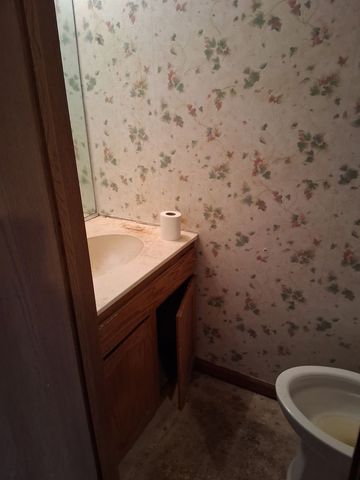 114 W 67th Street, Westmont, IL 60559