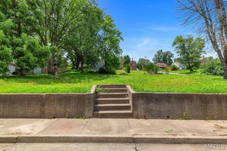 1219 N 4th Street, St Charles, MO 63301