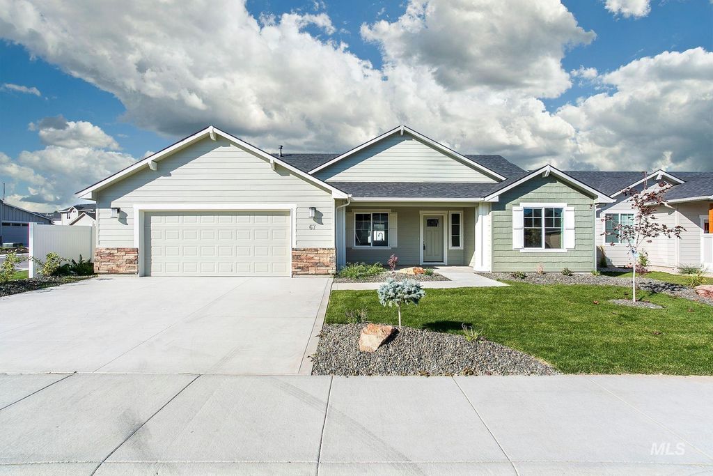 1067 W Troy Pl, Kuna, ID 83634