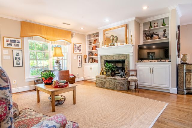 410 N Bragg Avenue, Lookout Mountain, TN 37350