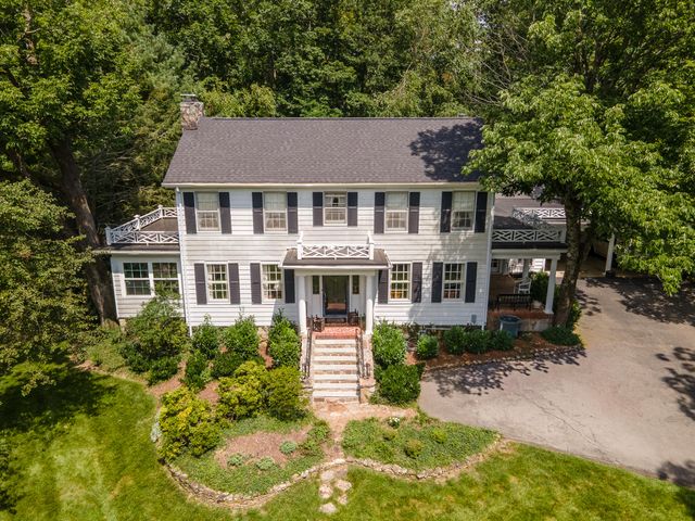 410 N Bragg Avenue, Lookout Mountain, TN 37350