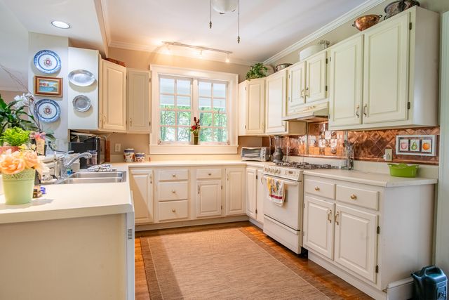 410 N Bragg Avenue, Lookout Mountain, TN 37350