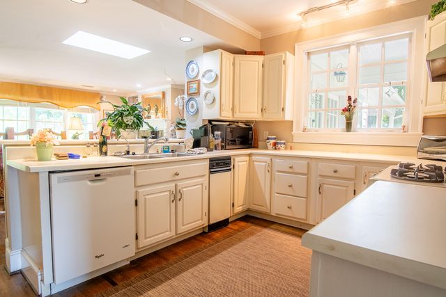 410 N Bragg Avenue, Lookout Mountain, TN 37350