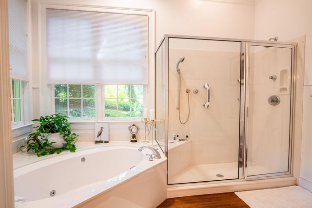 410 N Bragg Avenue, Lookout Mountain, TN 37350