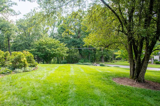 410 N Bragg Avenue, Lookout Mountain, TN 37350