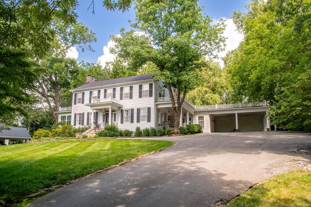 410 N Bragg Avenue, Lookout Mountain, TN 37350