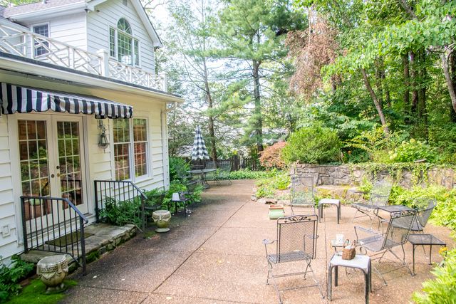 410 N Bragg Avenue, Lookout Mountain, TN 37350