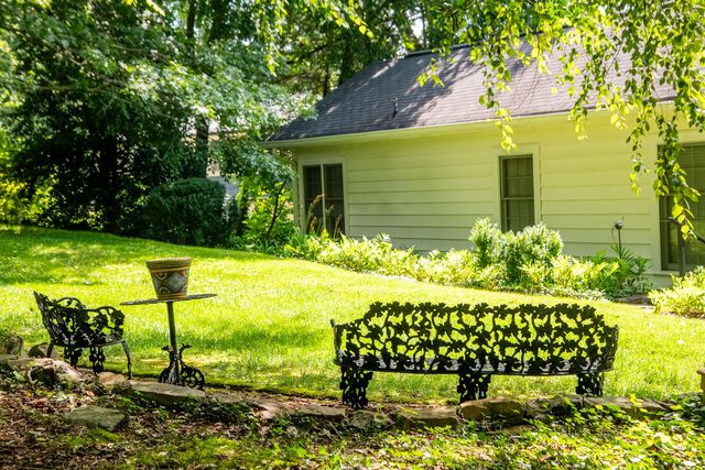 410 N Bragg Avenue, Lookout Mountain, TN 37350