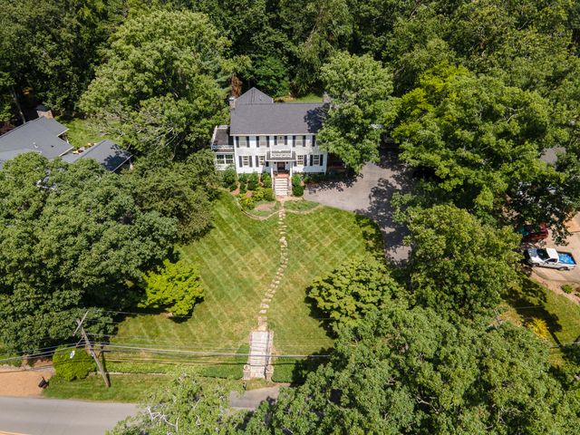 410 N Bragg Avenue, Lookout Mountain, TN 37350