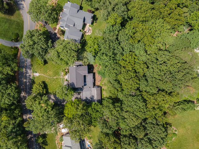 410 N Bragg Avenue, Lookout Mountain, TN 37350