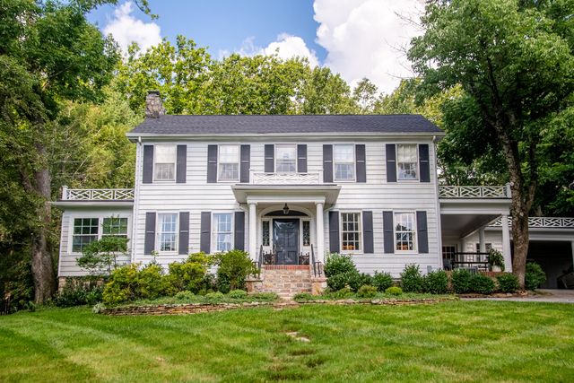 410 N Bragg Avenue, Lookout Mountain, TN 37350