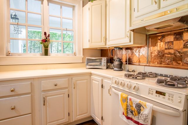 410 N Bragg Avenue, Lookout Mountain, TN 37350