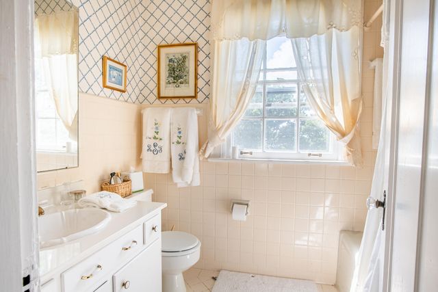 410 N Bragg Avenue, Lookout Mountain, TN 37350