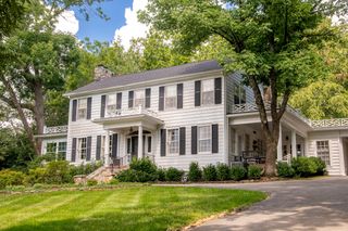 410 N Bragg Avenue, Lookout Mountain, TN 37350