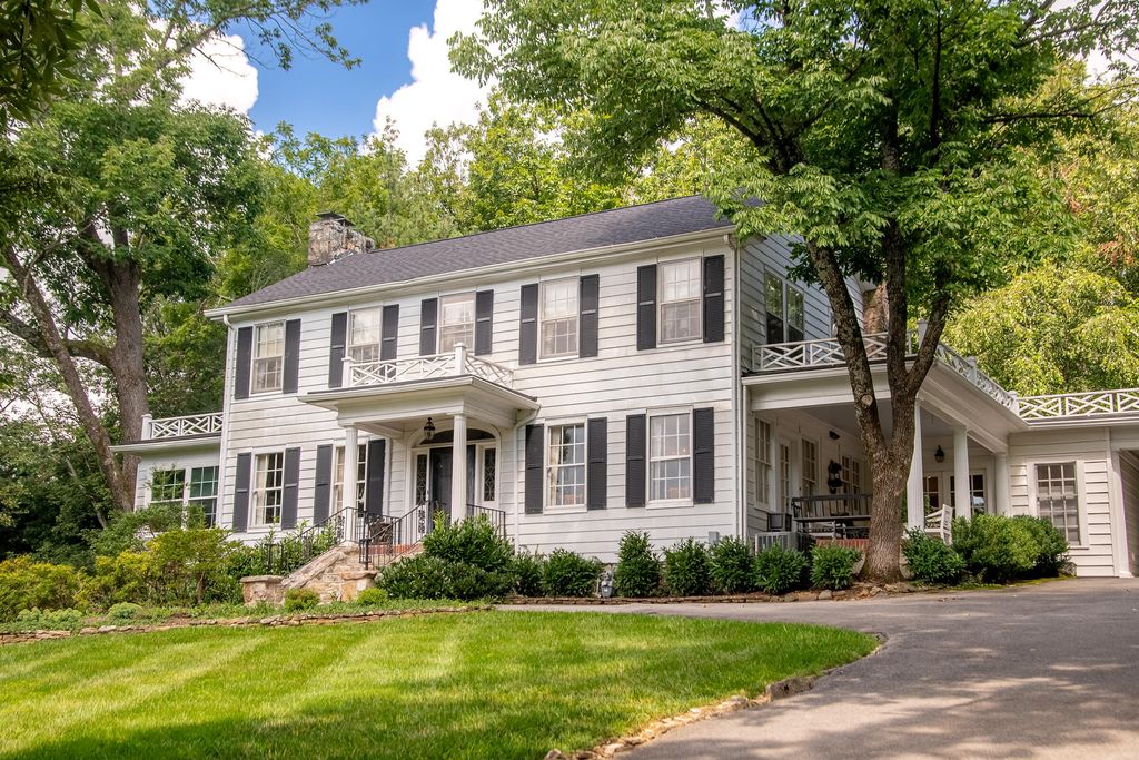 410 N Bragg Avenue, Lookout Mountain, TN 37350