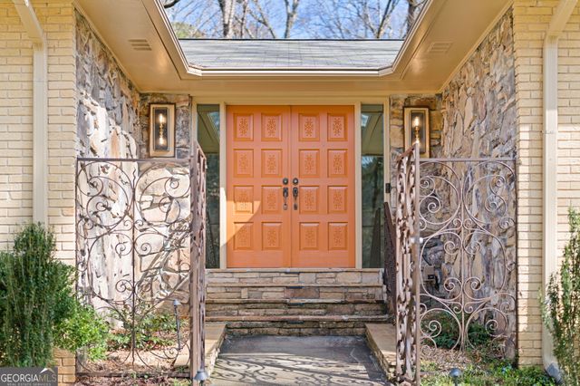 5666 Redcoat Run, Smoke Rise, GA 30087