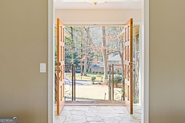 5666 Redcoat Run, Smoke Rise, GA 30087