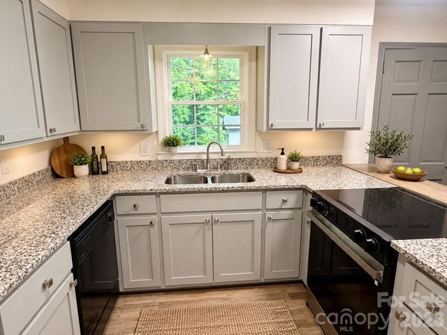 845 Cherokee Place SW, Lenoir, NC 28645