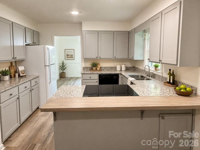 845 Cherokee Place SW, Lenoir, NC 28645