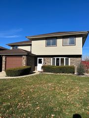 626 Terry Court A, Roselle, IL 60172
