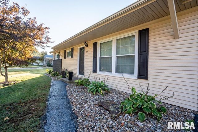 1104 E POPLAR Street, Herrin, IL 62948