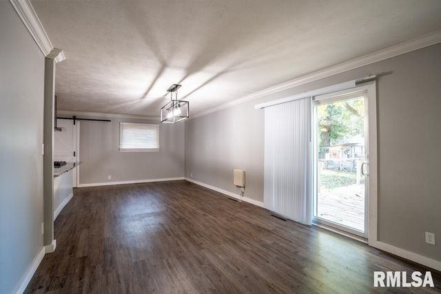 1104 E POPLAR Street, Herrin, IL 62948