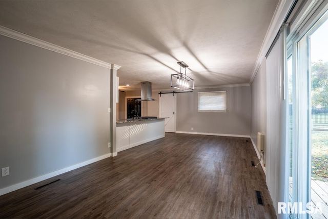 1104 E POPLAR Street, Herrin, IL 62948