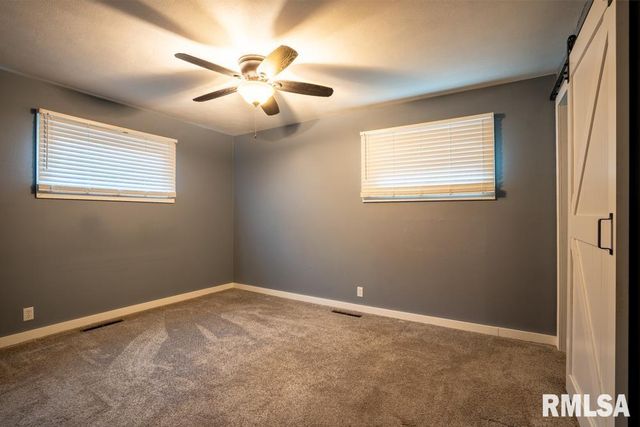 1104 E POPLAR Street, Herrin, IL 62948