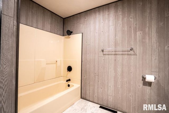 1104 E POPLAR Street, Herrin, IL 62948