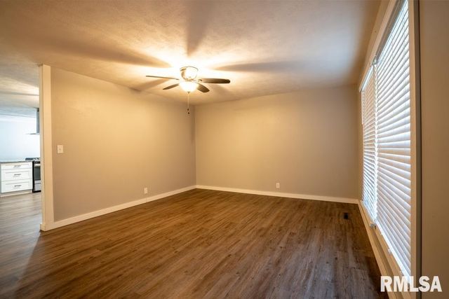 1104 E POPLAR Street, Herrin, IL 62948