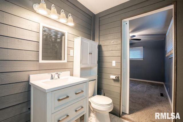 1104 E POPLAR Street, Herrin, IL 62948