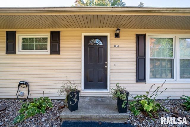 1104 E POPLAR Street, Herrin, IL 62948