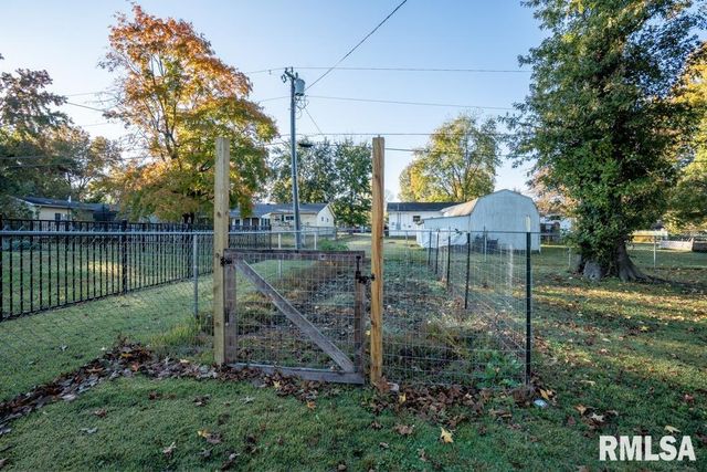 1104 E POPLAR Street, Herrin, IL 62948