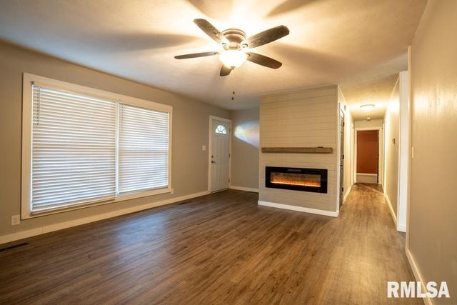 1104 E POPLAR Street, Herrin, IL 62948