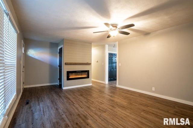 1104 E POPLAR Street, Herrin, IL 62948