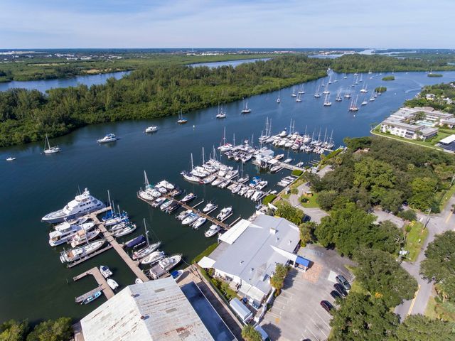 855 Dahlia Lane 205, Vero Beach, FL 32963
