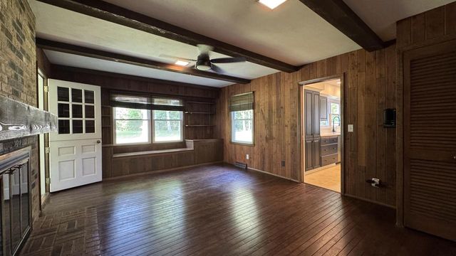 1435 E Fairy Chasm ROAD, Milwaukee, WI 53217