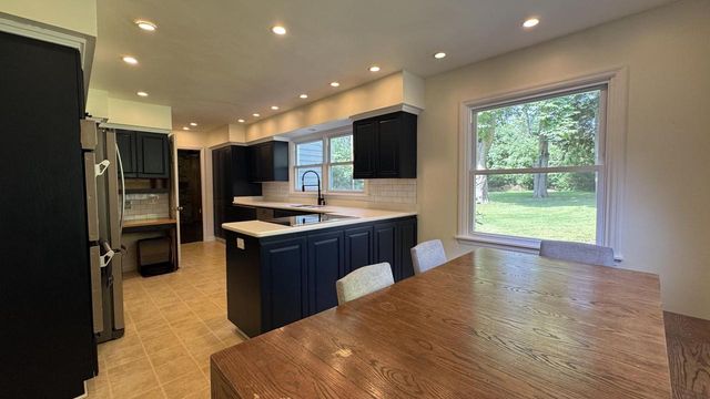 1435 E Fairy Chasm ROAD, Milwaukee, WI 53217