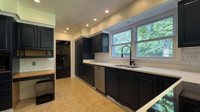 1435 E Fairy Chasm ROAD, Milwaukee, WI 53217